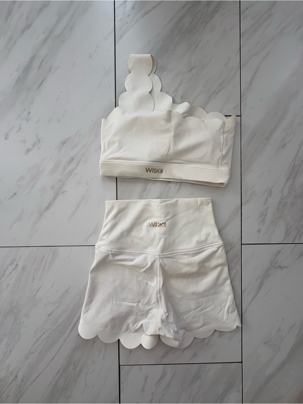 Wiskii Scallop-Edge High-Rise Bike Shorts in White